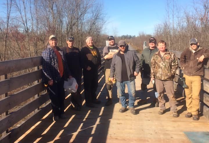 Packenham bridge decking volunteers